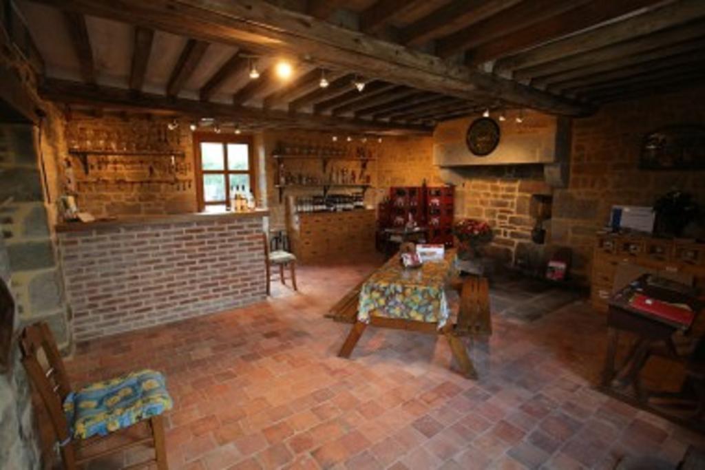 Ferme Cidricole Hugues Desfrieches Bed & Breakfast Sainte-Marguerite-de-Carrouges Dış mekan fotoğraf